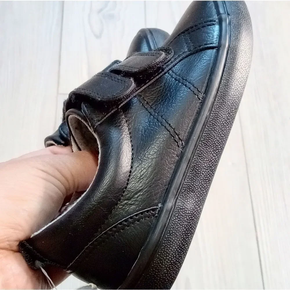 (19-3944) Cat & Jack Shoes  Sz 10